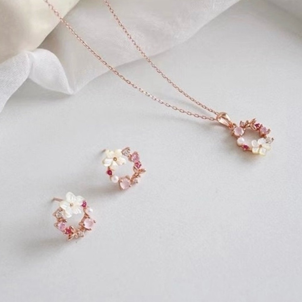 Necklace and earrings set